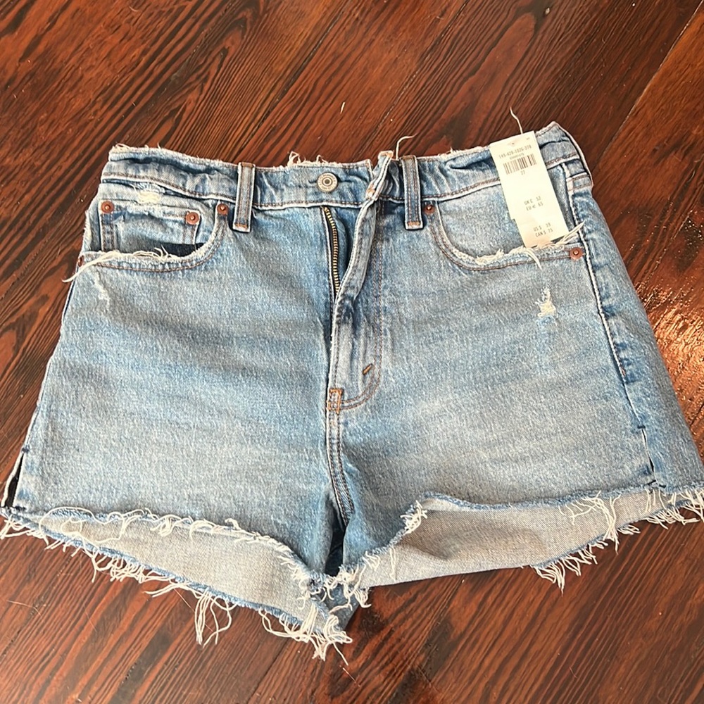 NWT Denim Shorts - Abercrombie - The Mom Short - Size 27